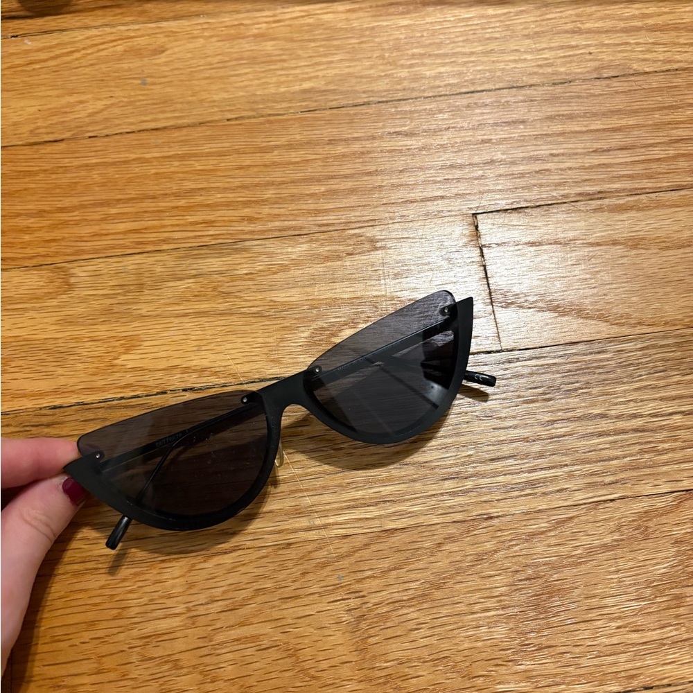 Stylish Black Cat-Eye Sunglasses